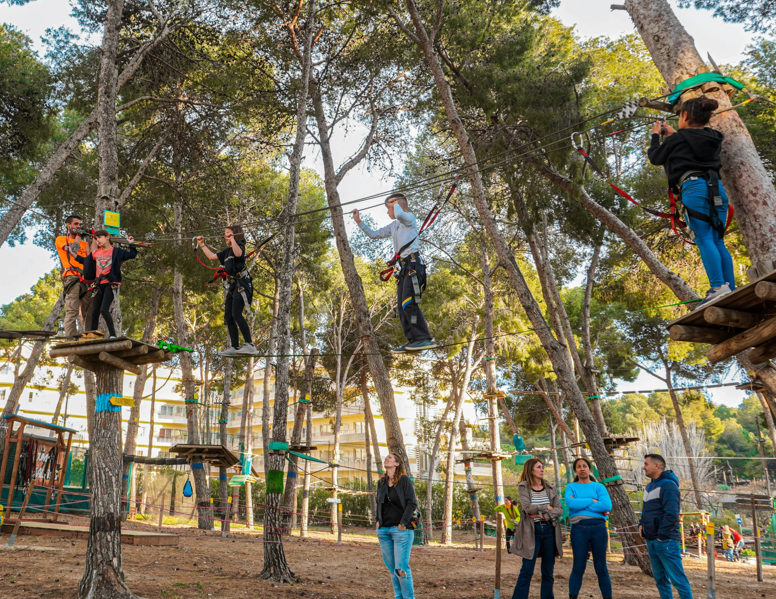 Actividades para escuelas en parque multiaventura en Salou