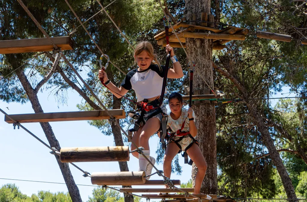 Circuit tyrolienne bleu a Salou pour les enfants et preadolescents